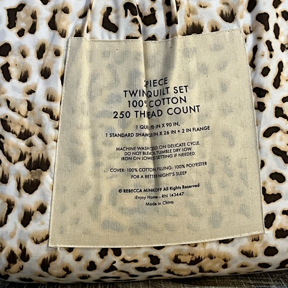 Rebecca Minkoff “ Twin Quilt set “ 2 pieces. 100 % cotton - Picture 6 of 6